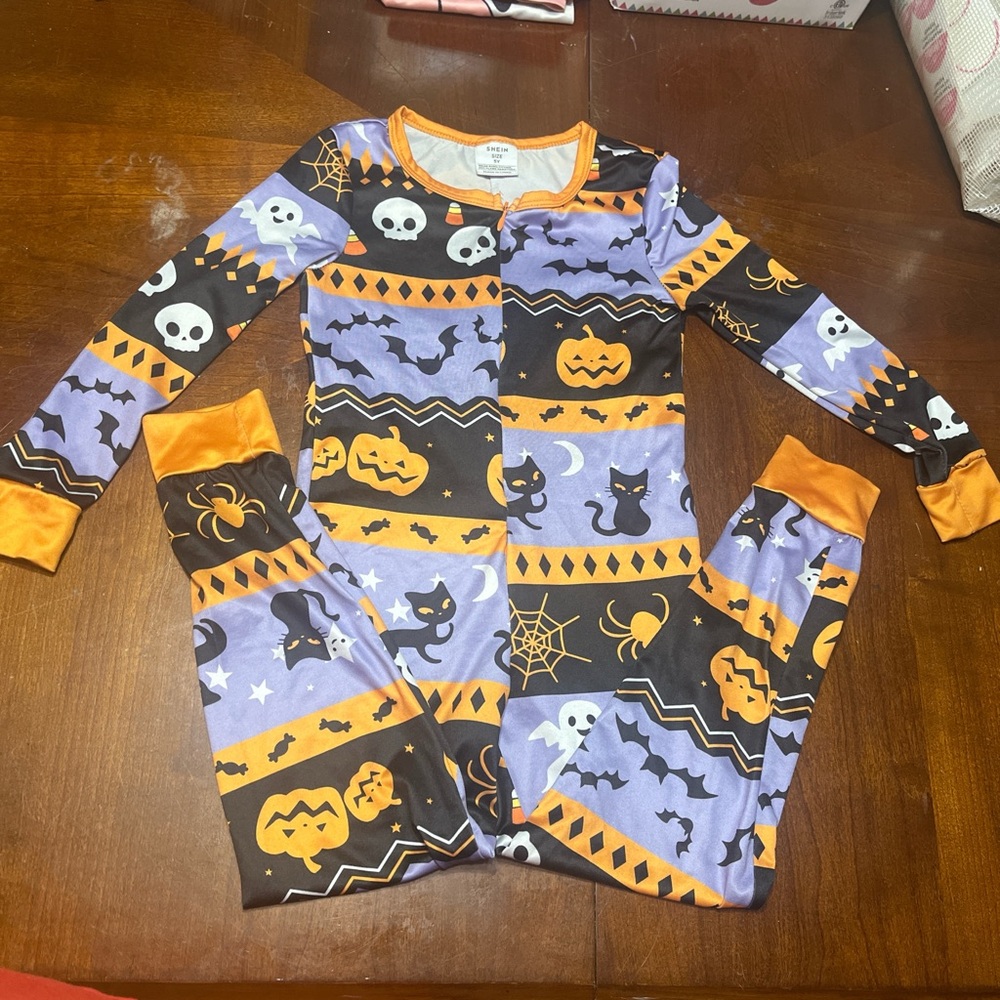 SHEIN Kids Halloween Pajama Set - Orange and Black
